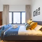 Travel Habitat Patraix Suite Con Terracita